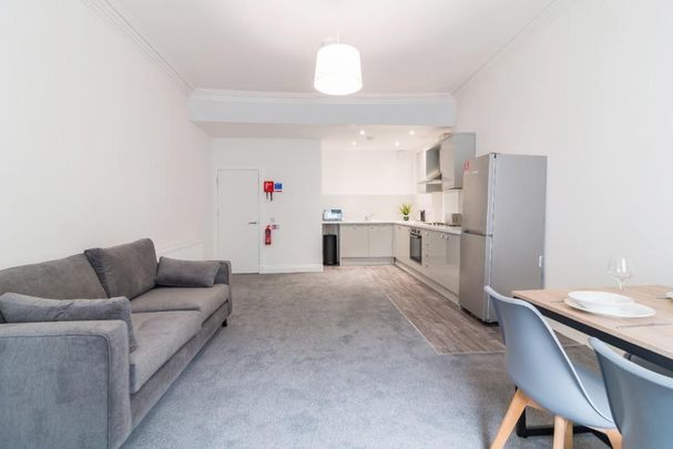 3 bedroom flat to rent - Photo 1