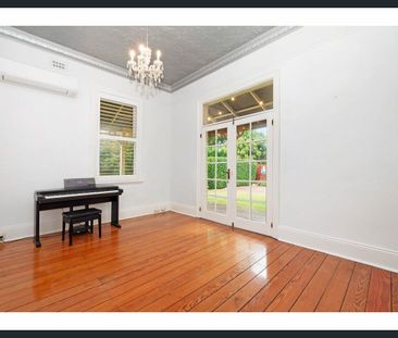 ELEGANT PERIOD RESIDENCE WITH POOL AND CONTEMPORARY AMENITIES IN A ... - Photo 3