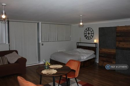 Studio to rent - Photo 4