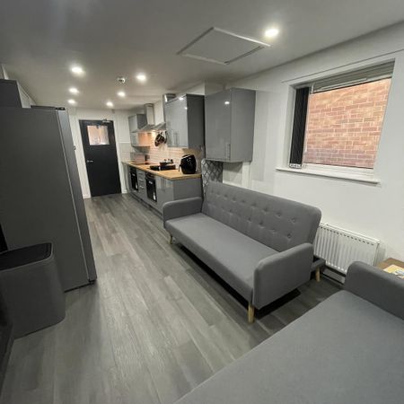 1 bedroom in a house share to rent - Photo 2