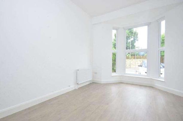 Alexandra Grove, North Finchley, N12 - Photo 1