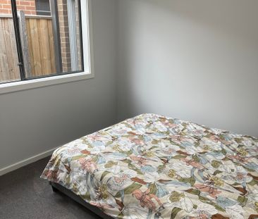 29 Modena Road, Fraser Rise VIC 3336 - House For Rent | Domain - Photo 5