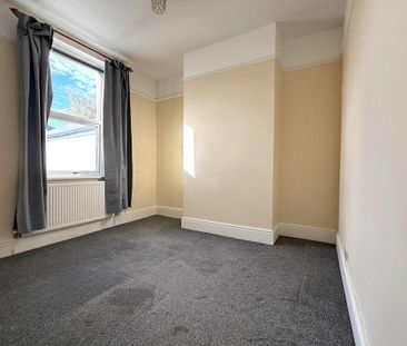 4 bedroom terraced house to rent - Photo 5