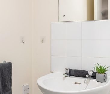 Room in a Shared Flat, The Farthings, NG7 - Photo 1