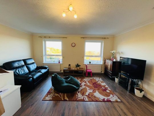 Downside Close, Eastbourne - Photo 1