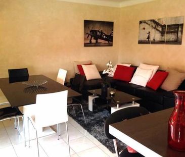 Meublé: Deux pièces de 60m² avec cave, parking et terrasse - Photo 4