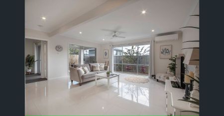 LUXURY VILLA INCLUDING ALL UTILITIES!! - Photo 4