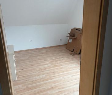 Gemütliche 4 Zimmer Dachgeschosswohnung - Photo 3