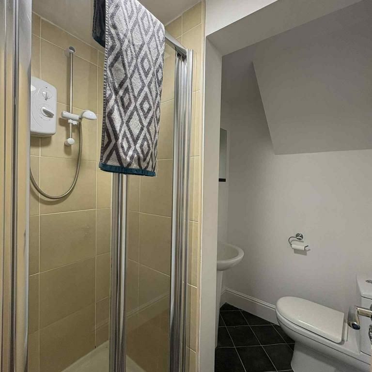 1 bedroom in a house share to rent - Photo 1