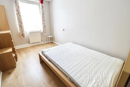 3 bedroom apartment to rent - Photo 4