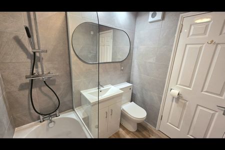 3 Bed Flat, Canting Way, G51 - Photo 3