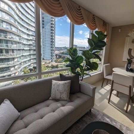 2 Bed 1 Bath + Den Suite in Downtown Vancouver (Utilities included) - Photo 4