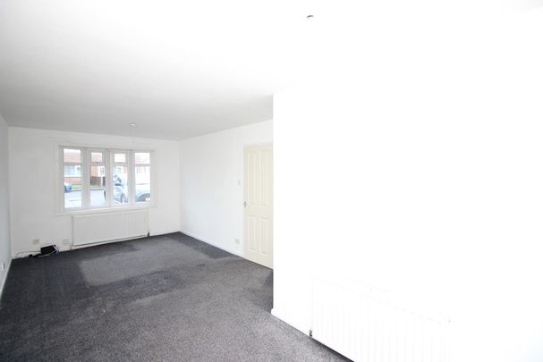 3 Bedroom Mid Terraced House - Photo 1