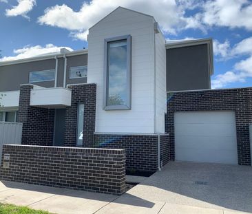 Three Bedroom Townhouse - Photo 6