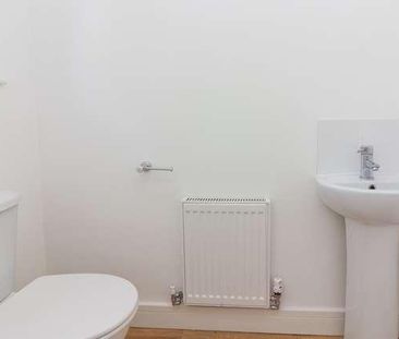 New Bradwell - A Spacious Bedroom Backing Onto Park, MK13 - Photo 6