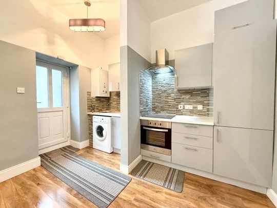 Clarkston Road, Cathcart - Photo 1