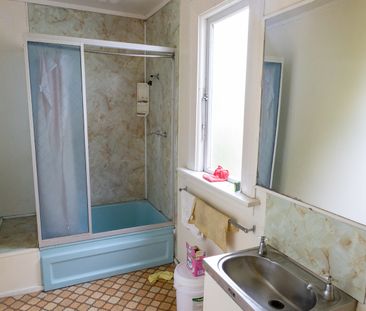 All inclusive rooms on Russell St - Available now - Photo 1