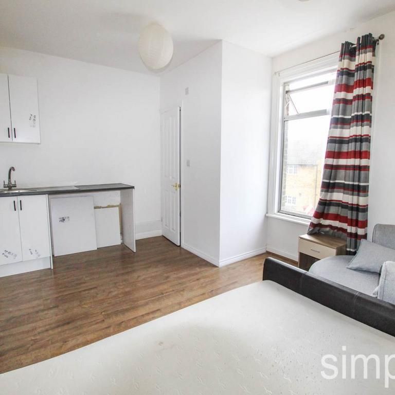 1 bedroom in a house share to rent - Photo 1