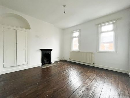 3 bedroom Terraced House to rent - Photo 3