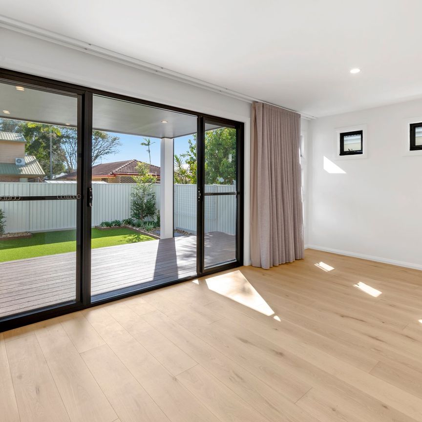 LUXURY THREE LEVEL DUPLEX TOWNHOUSE - Photo 1