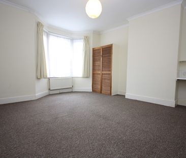 3 bed terraced house to rent in Regents Park, Heavitree, EX1 - Photo 2