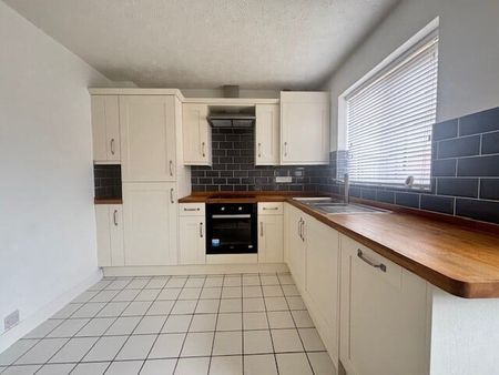 Shawcroft, Sutton-In-Ashfield, NG17 - Photo 2