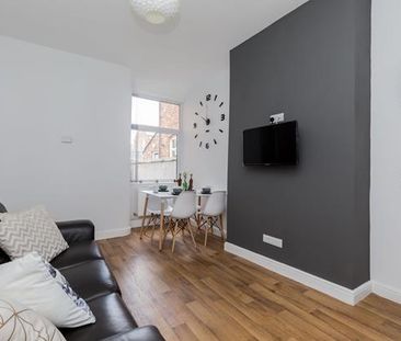 1 bedroom in a house share to rent - Photo 2