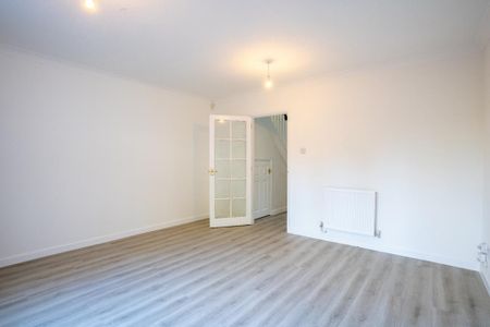 3 bedroom end of terrace house to rent - Photo 3