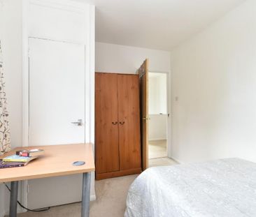 4 bedroom semi-detached house to rent - Photo 6