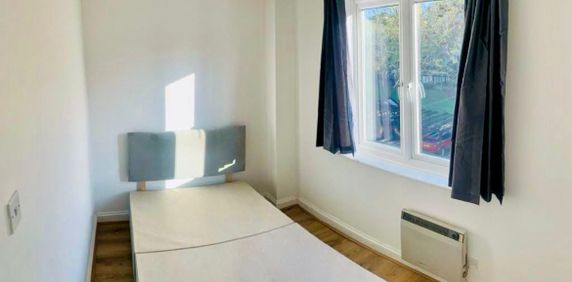 2 Bed Flat, Greys Court, RG1 - Photo 2