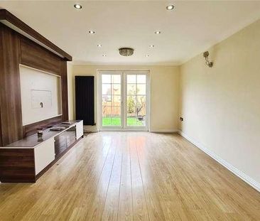 Kingfisher Grove, Three Mile Cross, Reading, Berkshire, RG7 - Photo 1