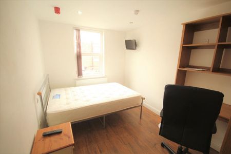 4 bedroom terraced house to rent - Photo 5