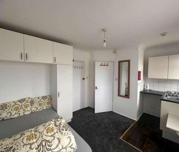 Eastcote Lane, Harrow, HA2 - Photo 2