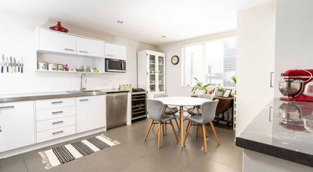 3 Bedroom Townhouse - Photo 2