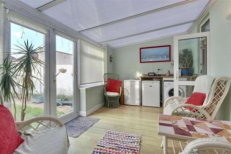 Elson Lane, Gosport, PO12 - Photo 2