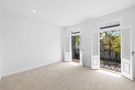 Renovated 3 Bedroom Terrace with Attic – Prime City Location - Photo 3