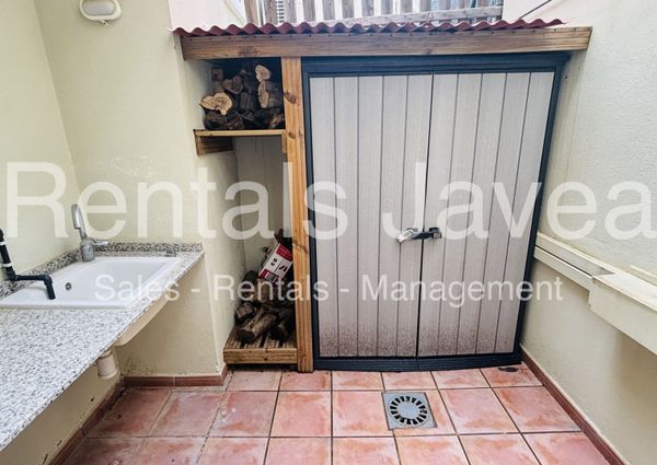 Villa with communal pool for long term rental in Gata de Gorgos