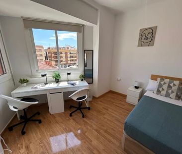 Carrer dOccident, L'Hospitalet de Llobregat, Catalonia - Photo 6