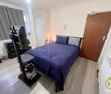 5 bedroom semi-detached house to rent - Photo 2