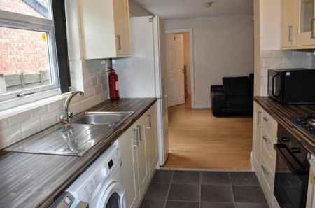 Room in a Shared House, Barnsfold Avenue Fallowfield, M14 - Photo 5