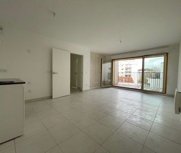 Location Appartement Rosny-sous-Bois 93110 - Photo 2