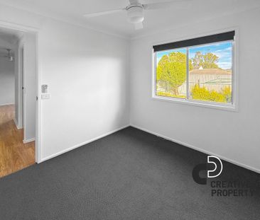 Renovated Two-Bedroom Flat Offering Comfort & Convenience - Photo 4