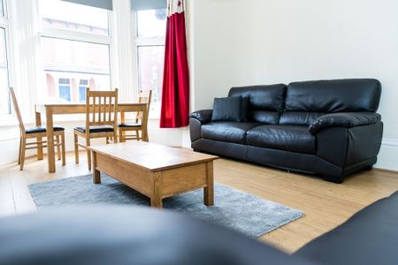 St Michaels Terrace, Headingley, Leeds - Photo 2