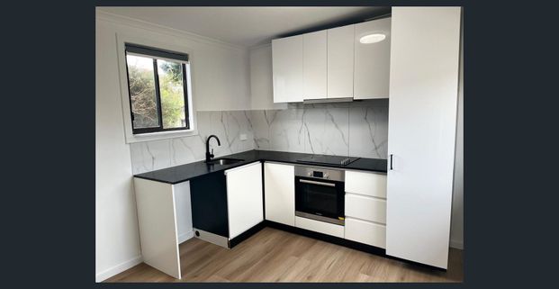 Cosy, Light-Filled Bungalow in Prime Location - Photo 1