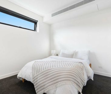 BOUTIQUE LIVING IN THE HEART OF MENTONE - Photo 3