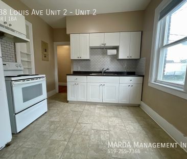 BEAUTIFULLY UPDATED 2BED/1BATH APARTMENT + HYDRO & GAS - Photo 4