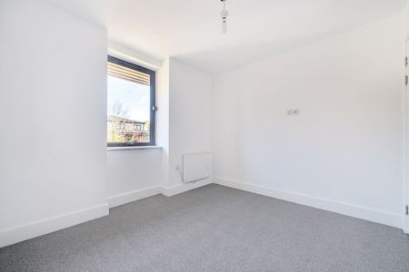 Catteshall Lane, Godalming - 1 bedroomProperty for lettings - Seymours - Photo 3