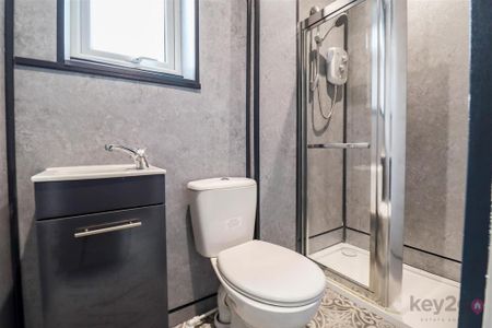 3 bedroom semi-detached house to rent - Photo 5