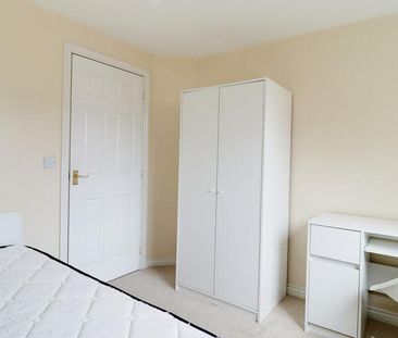 4 bedroom terraced house to rent - Photo 4