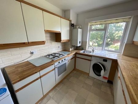 2 bedroom maisonette to rent - Photo 2